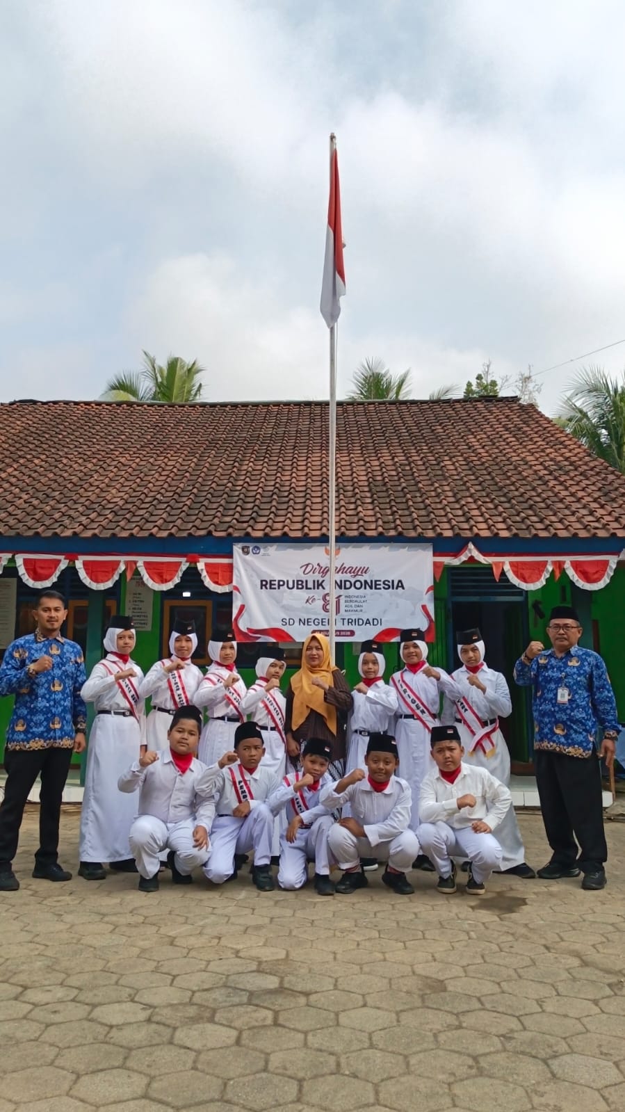Petugas Upacara Peringatan HUT Republik Indonesia Ke-81